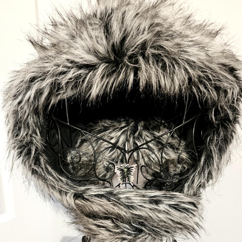Faux fur hoodedβ scarf
